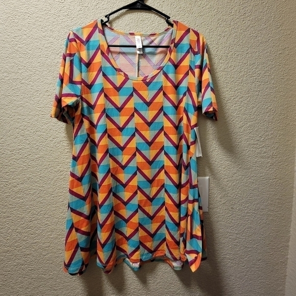 LuLaRoe Tops - LuLaRoe perfect tee size XS
